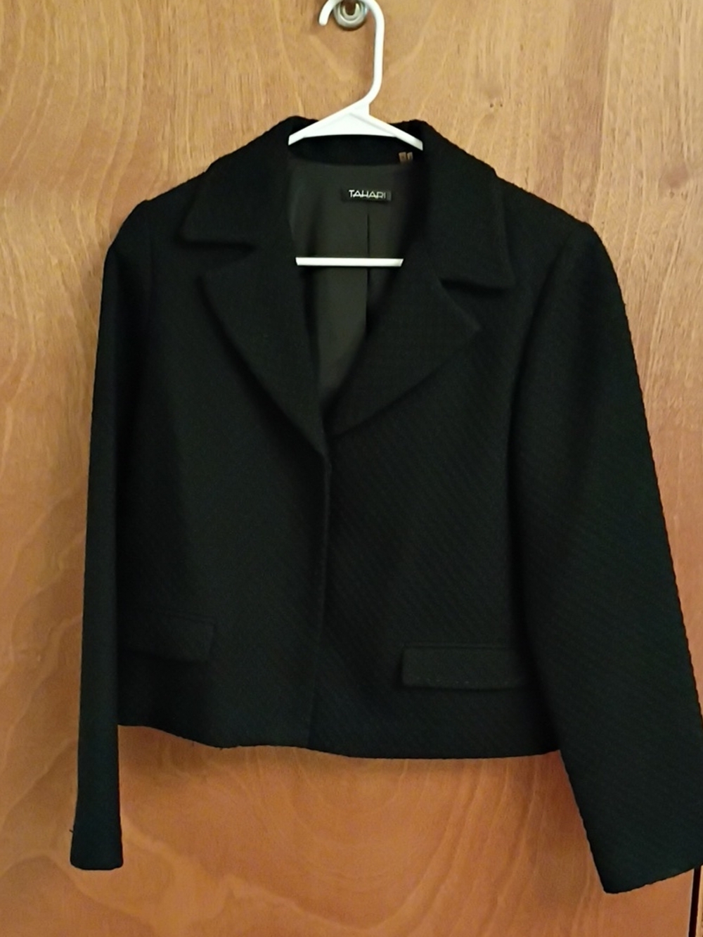 Tahari Black Cropped Notch Collar Blazer
